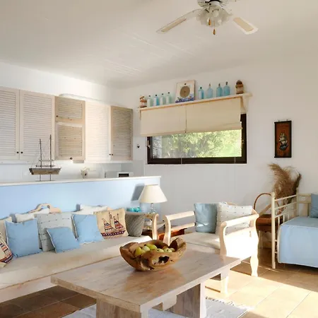 Daire Feet-in-water House *