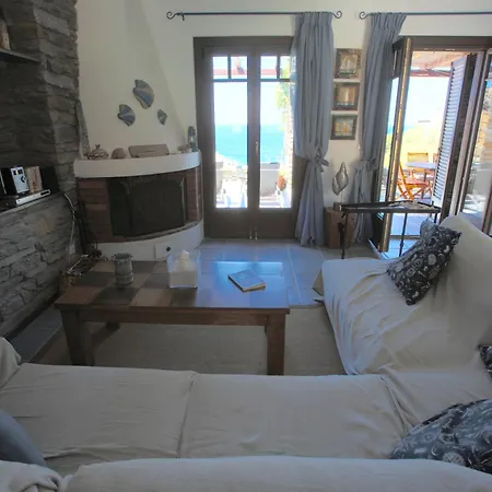 Daire Feet-in-water House *